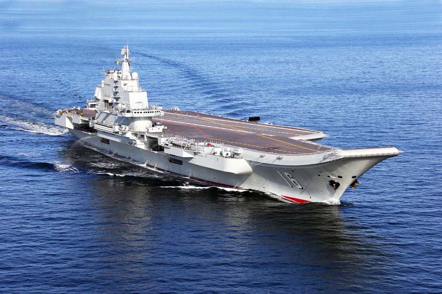 中国最新航母震撼亮相，一睹国之重器风采！