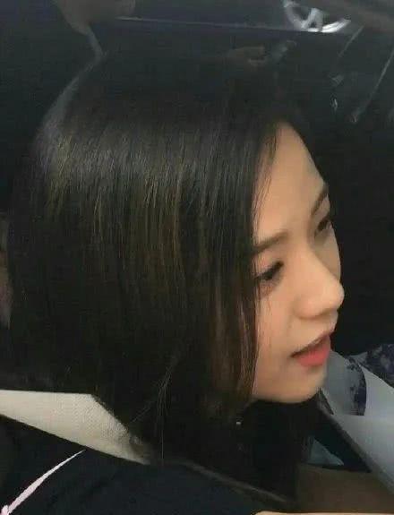 Jisoo最新生图，展现学习变化的力量与自信成就感的旅程